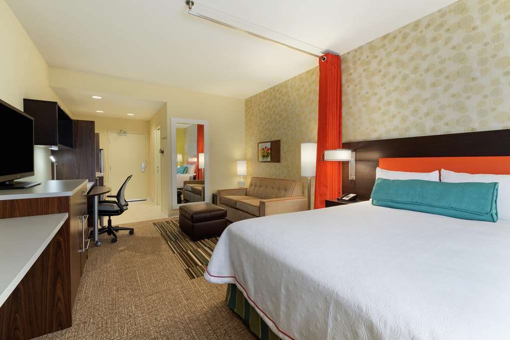 Home2 Suites By Hilton Roanoke Room photo
